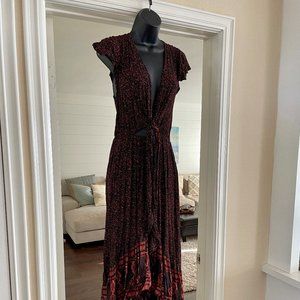 Vici Long Dress.  NWOT - never worn.  Bk/Rust/Floral.  Beautiful w pockets.Sm.